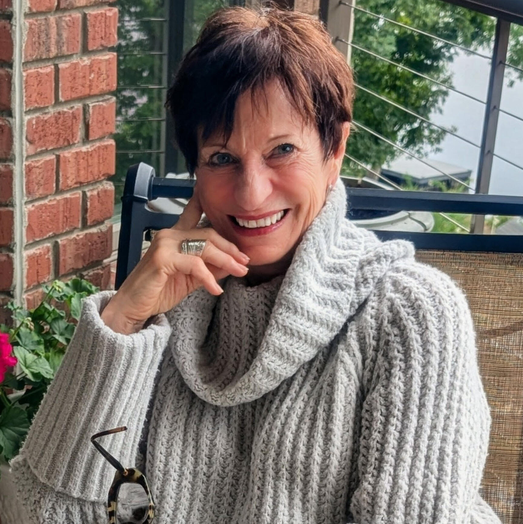 Tana Boerger photograph of bestselling mystery author Tana L.H. Boerger